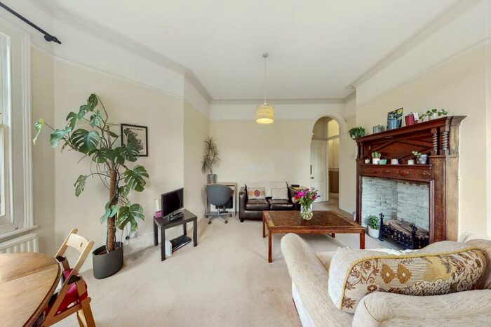 4 Bedroom Flat To Rent In Boundaries Road, Balham, SW12