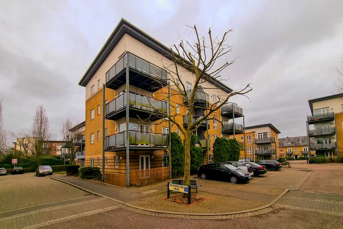 2 Bedroom Flat To Rent In Linden Avenue, Cassio Metro, Watford, WD18