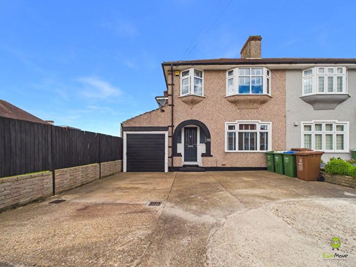 3 Bedroom Semi Detached House For Sale In Cranbrook Road, Bexleyheath, DA7