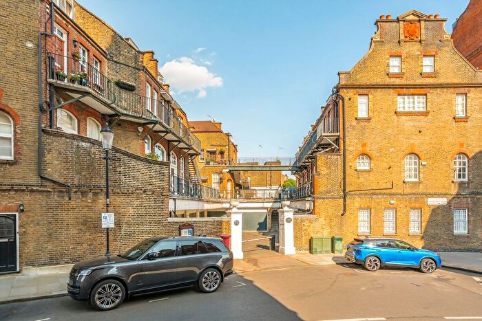 1 Bedroom Flat To Rent In Kensington Court Mews, Kensington, W8
