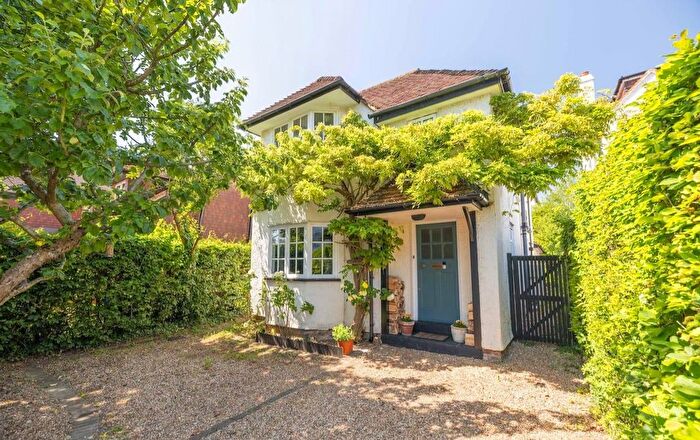 3 Bedroom Detached House For Sale In Woodside Avenue, Beaconsfield, HP9