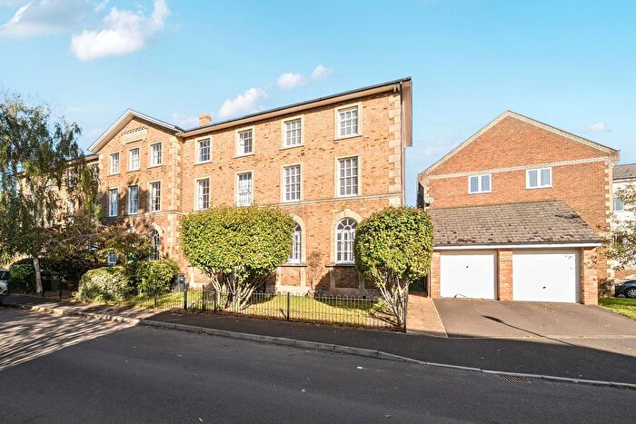 3 Bedroom End Of Terrace House For Sale In Trinity Road, Taunton, TA1