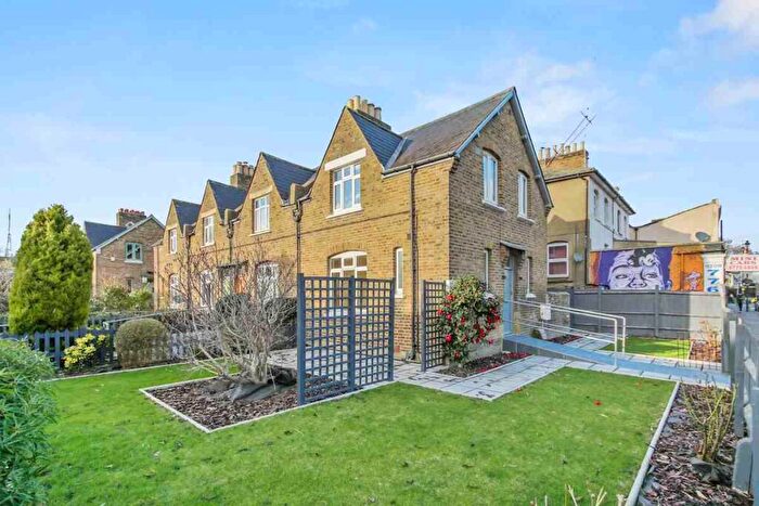3 Bedroom House To Rent In St Johns Cottages, London, SE20