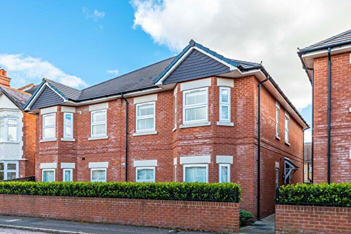 2 Bedroom Flat For Sale In Southbourne Road, Bournemouth, BH6