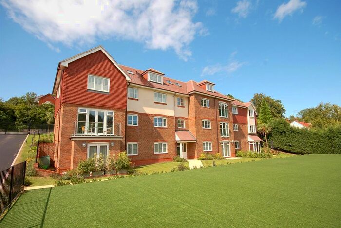3 Bedroom Flat To Rent In St. Monicas Road, Kingswood, Tadworth, KT20