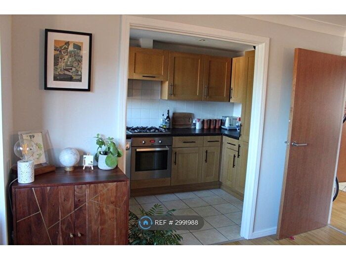1 Bedroom Flat To Rent In Rendlesham Road, London, E5