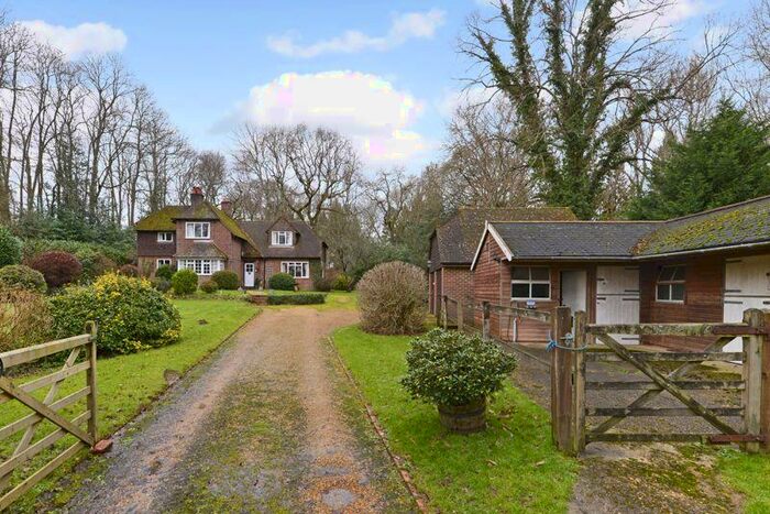 4 Bedroom Detached House To Rent In Selhurst Common, Godalming, GU5