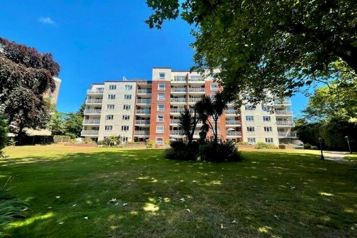 3 Bedroom Flat To Rent In Lindsay Road, Poole, BH13
