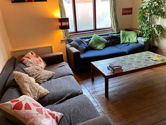 9 Bedroom Terraced House To Rent In Balmoral Road, Fallowfield, Manchester, M14