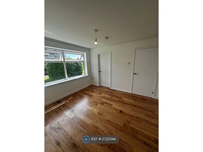 1 Bedroom Flat To Rent In Harlech Court, Cardiff, CF14