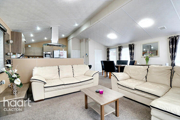 2 Bedroom Detached Bungalow For Sale In Streamview, Valley Farm Holiday Park, CO15