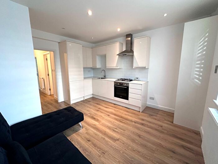 2 Bedroom Flat To Rent In Albion Road, London, N16