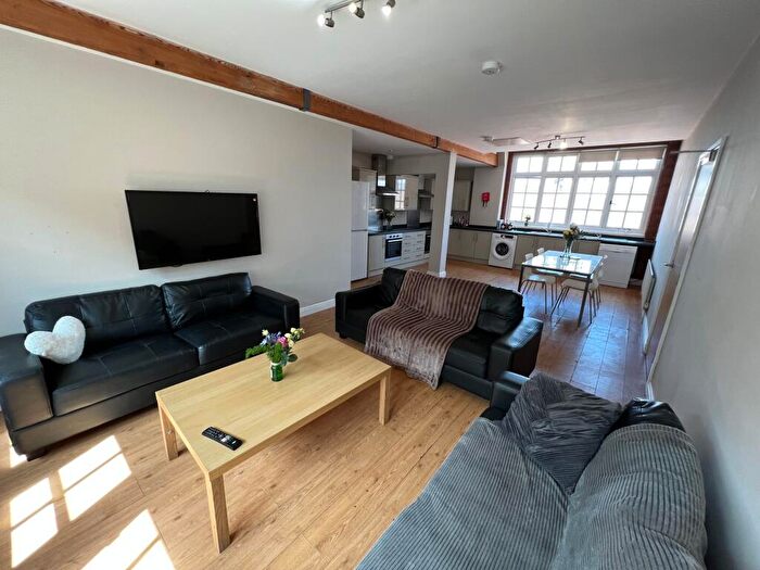 8 Bedroom Flat To Rent In Walsh Court, Bells Square, Sheffield, S1