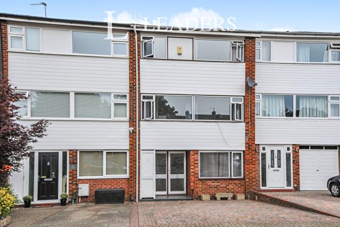 4 Bedroom Terraced House To Rent In Tandridge Drive, Petts Wood, BR6