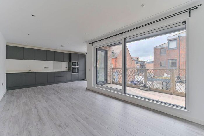 2 Bedroom Flat To Rent In High Street, Central Purley, Purley, CR8