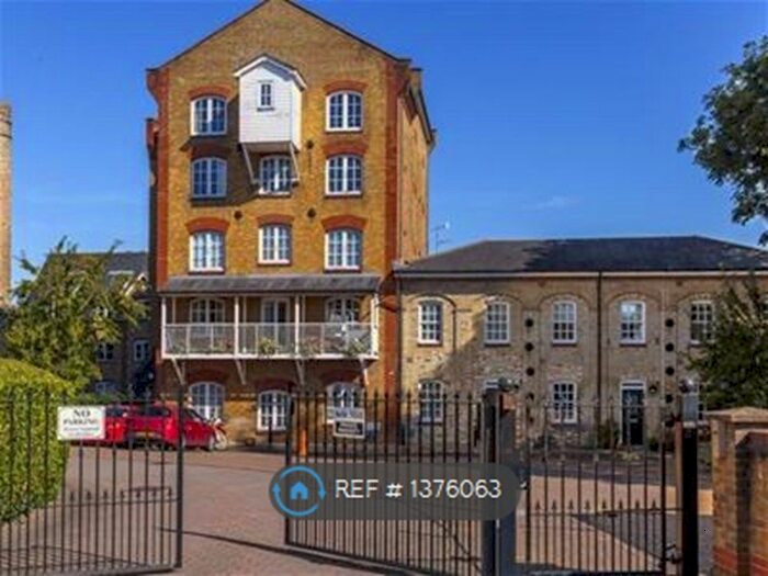 1 Bedroom Flat To Rent In North Road, Herts, SG14