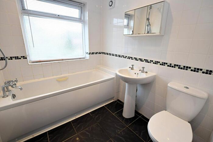 3 Bedroom Detached House For Sale In Bicester Road, Kidlington, OX5