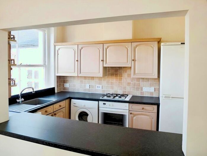 2 Bedroom Flat To Rent In Adelaide Mansions, Hove, BN3