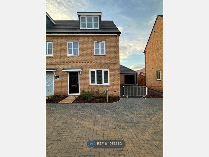 3 Bedroom Semi-Detached House To Rent In Waverley Drive, Wellingborough, NN8