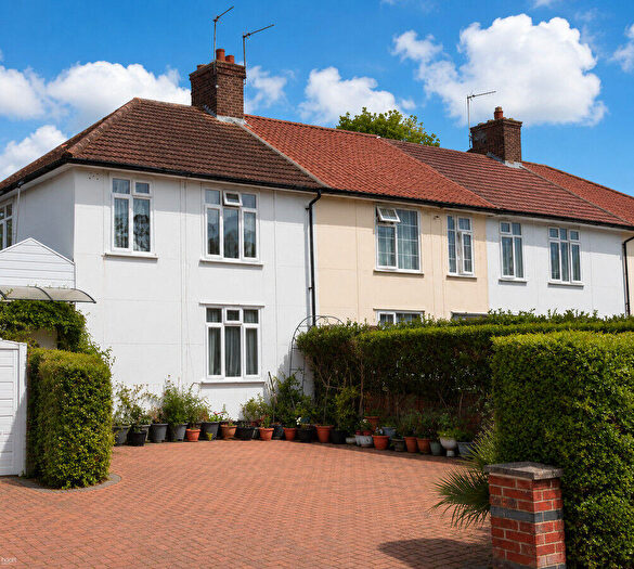 3 Bedroom End Of Terrace House To Rent In Blundell Road, Edgware, HA8