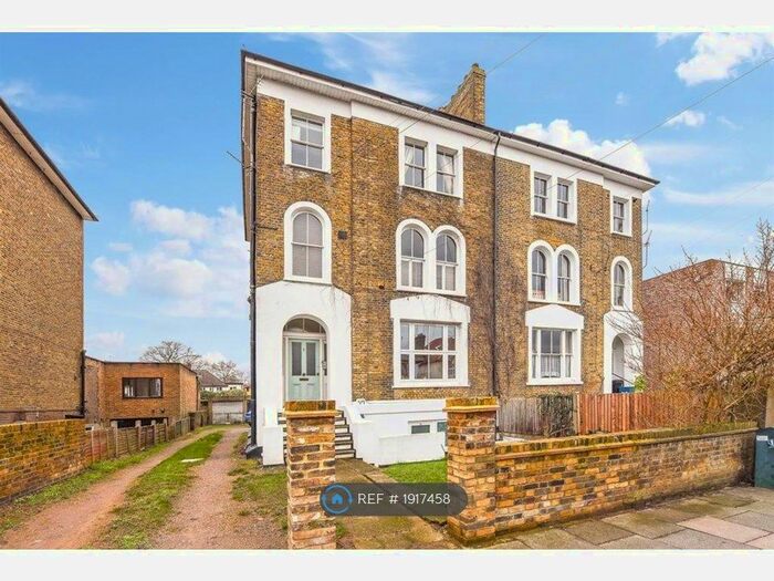 2 Bedroom Flat To Rent In Manor Road, Twickenham, TW2