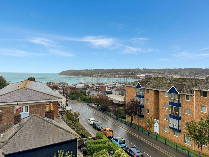 2 Bedroom Flat To Rent In Terminus Road, Cowes, PO31