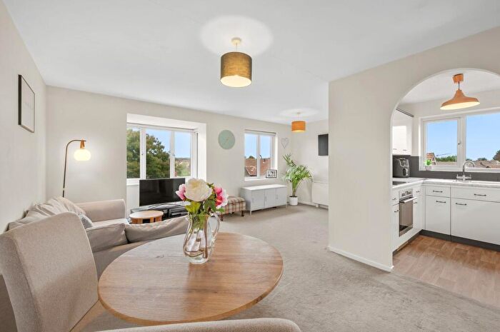 2 Bedroom Apartment For Sale In Shaw Drive, Walton-on-Thames, KT12