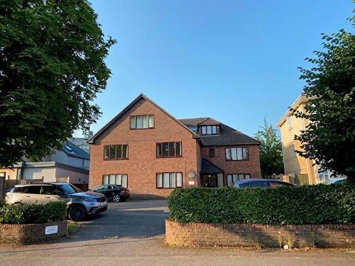 2 Bedroom Apartment To Rent In Gloucester Road, Redhill, Surrey, RH1