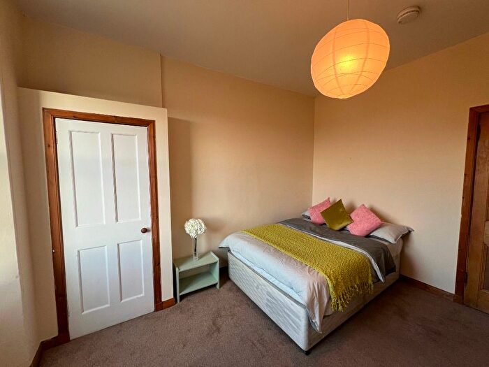 2 Bedroom Flat To Rent In Temple Park Crescent, Polwarth, Edinburgh, EH11