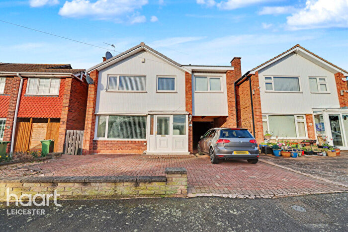 5 Bedroom Detached House For Sale In Farmway, Leicester, LE3