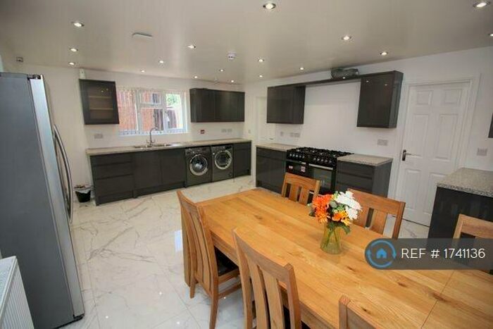 6 Bedroom Semi-Detached House To Rent In Charter Avenue, Coventry, CV4