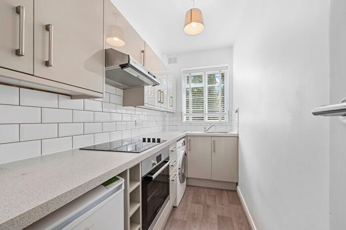 1 Bedroom Flat To Rent In Wyke Road, London, SW20