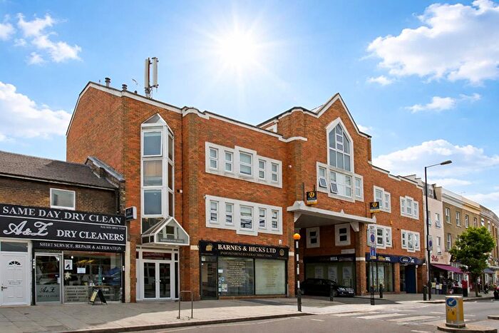 1 Bedroom Flat To Rent In Askew Road, London, W12