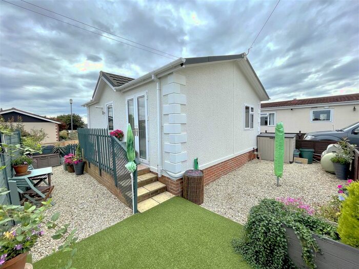 2 Bedroom Mobile/park Home For Sale In Three Counties Park, Upper Pendock, Malvern, WR13