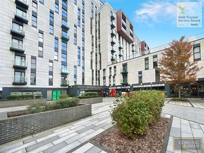 2 Bedroom Apartment To Rent In Flat Beaumont Court, - Victoria Avenue, Southend On Sea, SS2