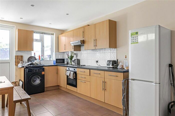 3 Bedroom Maisonette To Rent In Kingsland Road, Dalston, E8