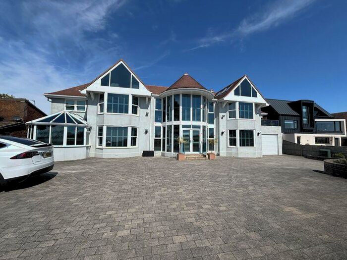6 Bedroom Detached House For Sale In Cliff Road, Hill Head, Fareham, PO14