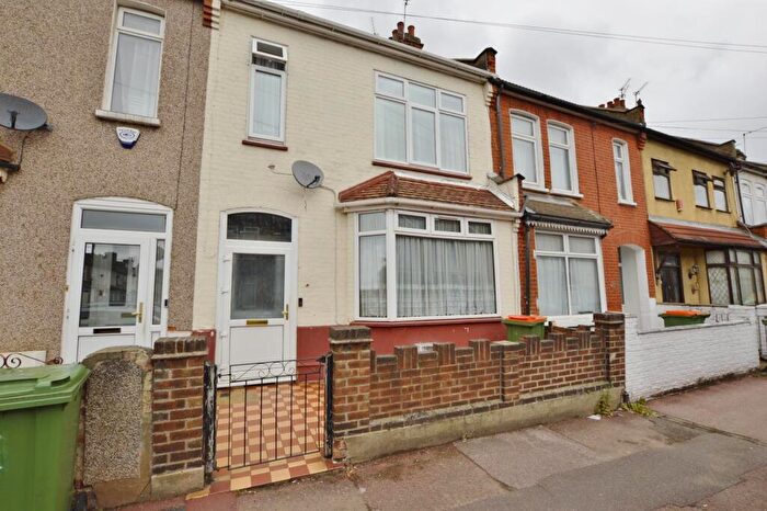 3 Bedroom House For Sale In Southend Road, East Ham, E6