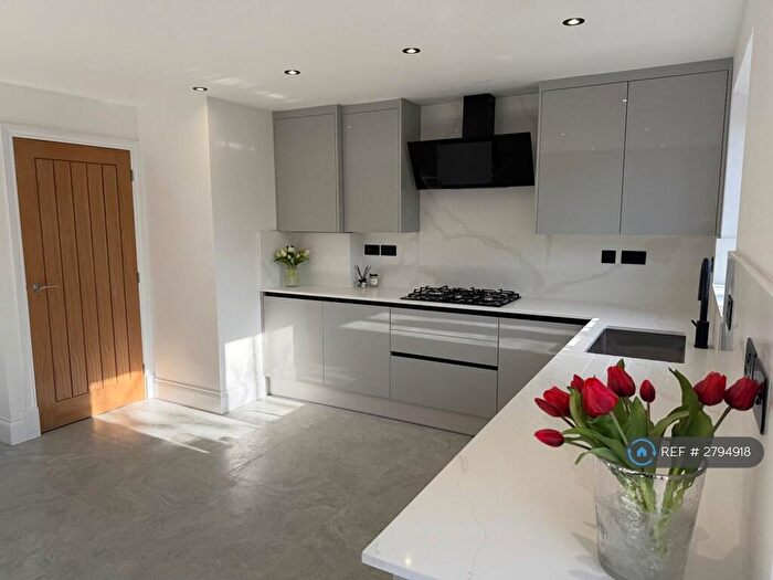 4 Bedroom Semi Detached House To Rent In Swallow Drive, Leeds, LS17