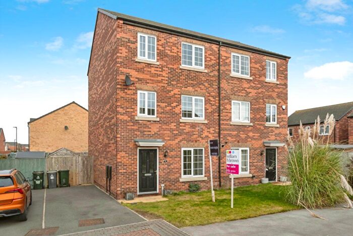 4 Bedroom Semi-Detached House To Rent In Heatherfields Crescent, New Rossington, Doncaster, DN11