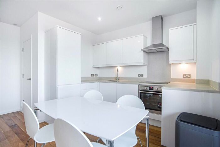 3 Bedroom Apartment To Rent In Crondall Street, Haggerston, London, N1