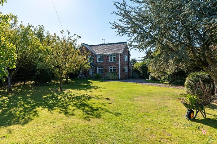 4 Bedroom Semi-Detached House For Sale In Middlewich Road, Winsford, CW7