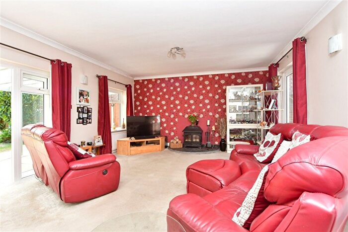 5 Bedroom Chalet For Sale In Elm Avenue, Chattenden, Rochester, Kent, ME3