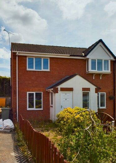 2 Bedroom Semi-Detached House To Rent In Maple Drive, DE55