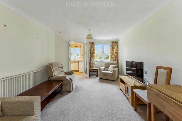 2 Bedroom Flat To Rent In Epsom Road, Epsom, KT17