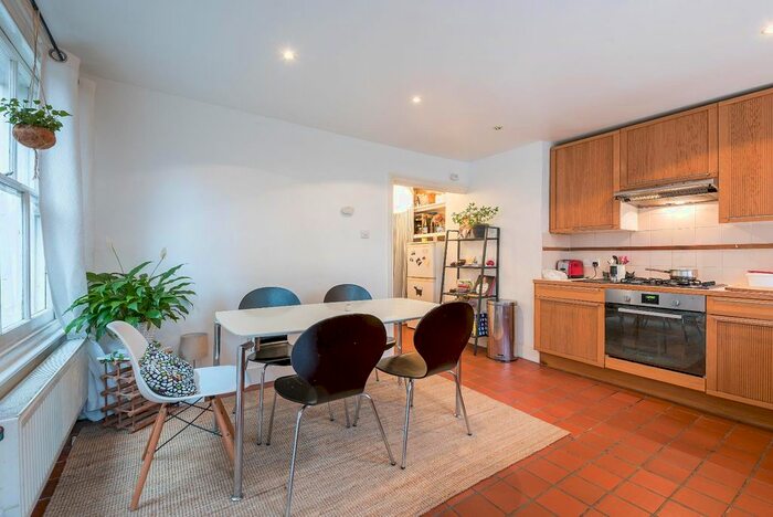 1 Bedroom Flat To Rent In Goldsboro Road, London, SW8
