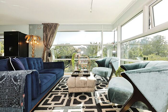 2 Bedroom Flat For Sale In Leeman Road, York, YO26