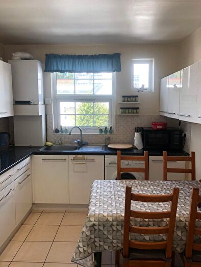 2 Bedroom Flat To Rent In High Road, London, N12