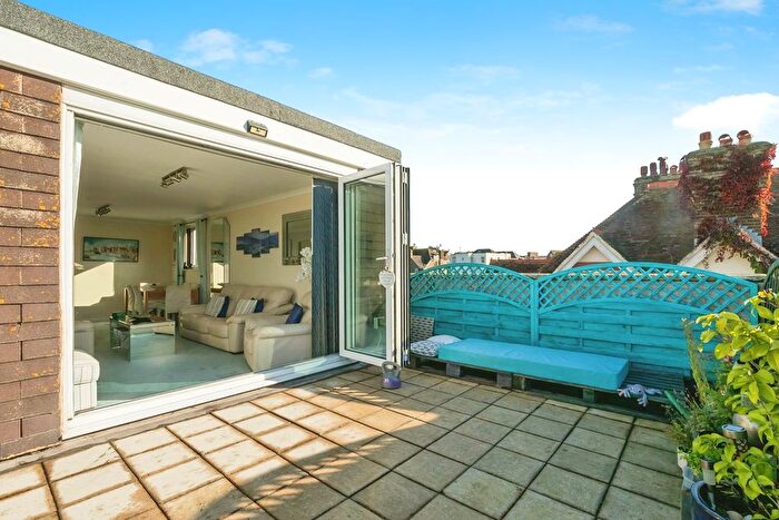 2 Bedroom Flat For Sale In Clifford Road, Bexhill-On-Sea, TN40