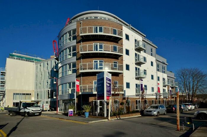 1 Bedroom Flat To Rent In Station Approach, Guildford, GU1